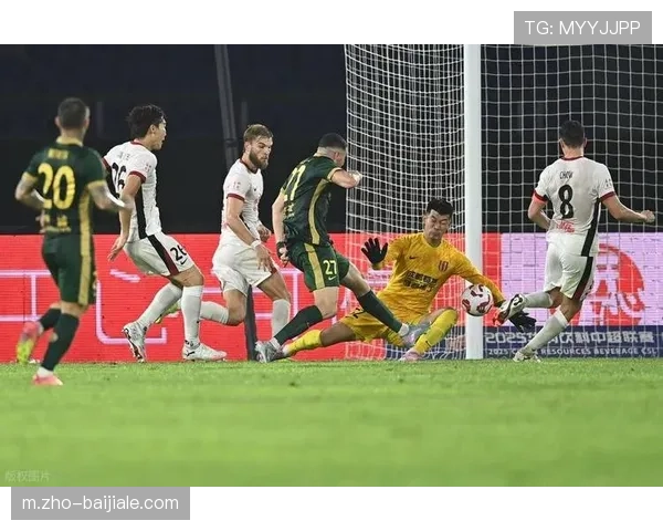 刘殿座把守球门八场失十一球 蓉城防线暴露洲际经验不足